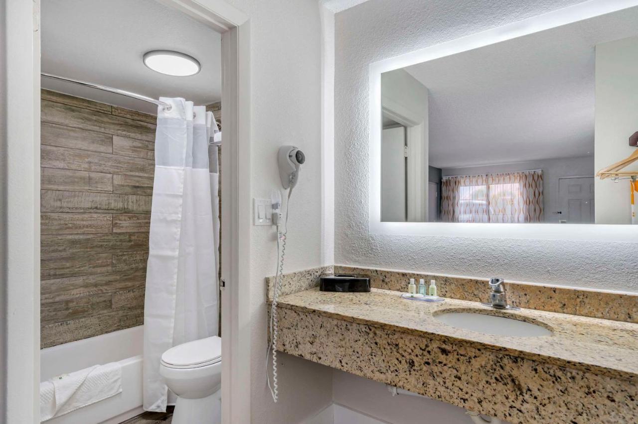 Quality Inn & Suites Orlando East - Ucf Area Alafaya Kültér fotó