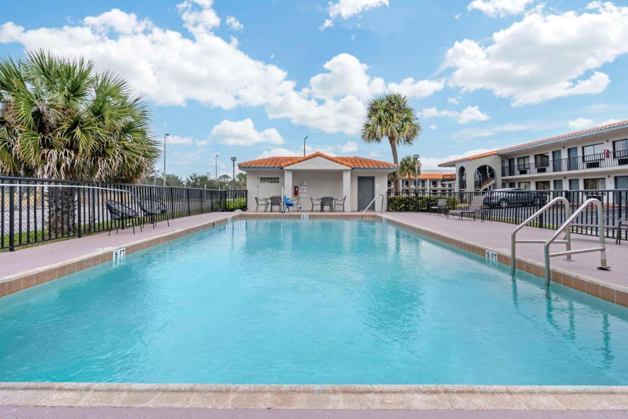 Quality Inn & Suites Orlando East - Ucf Area Alafaya Kültér fotó